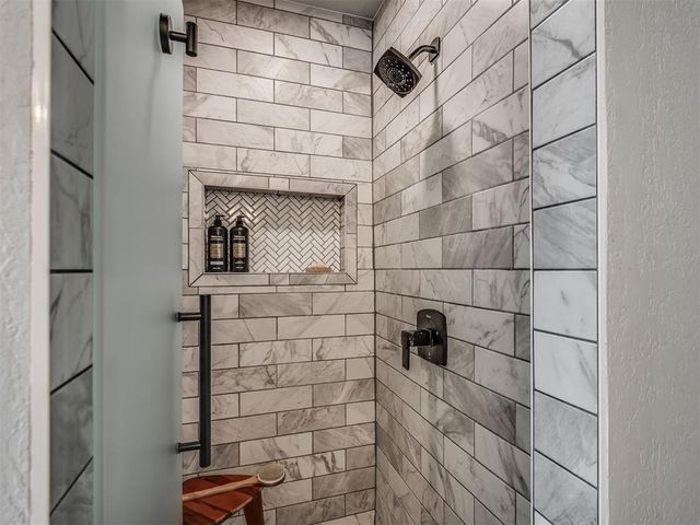 17204 Valley Crest, Edmond, OK 73012