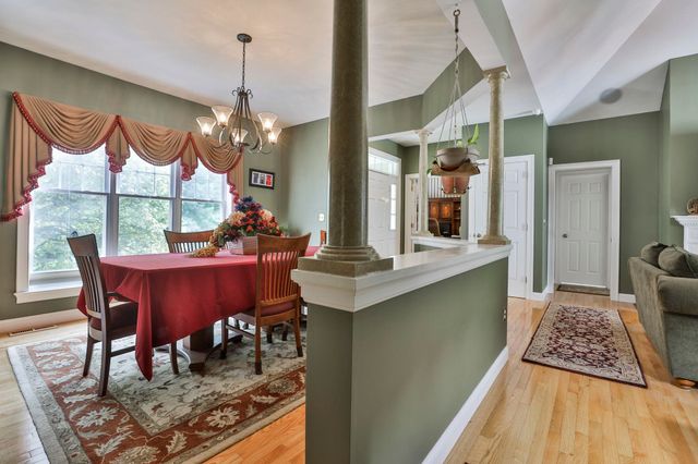 14 Hancock Drive, Bedford, NH 03110