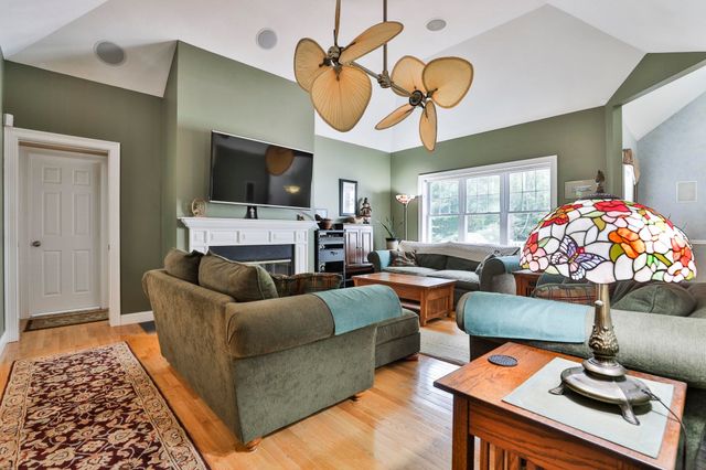 14 Hancock Drive, Bedford, NH 03110