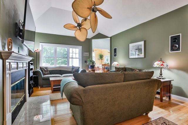 14 Hancock Drive, Bedford, NH 03110
