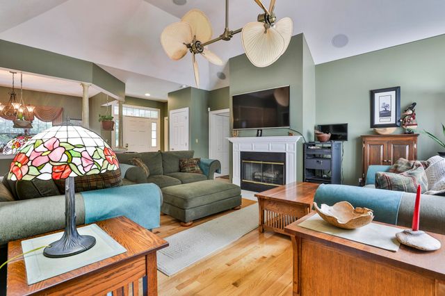 14 Hancock Drive, Bedford, NH 03110