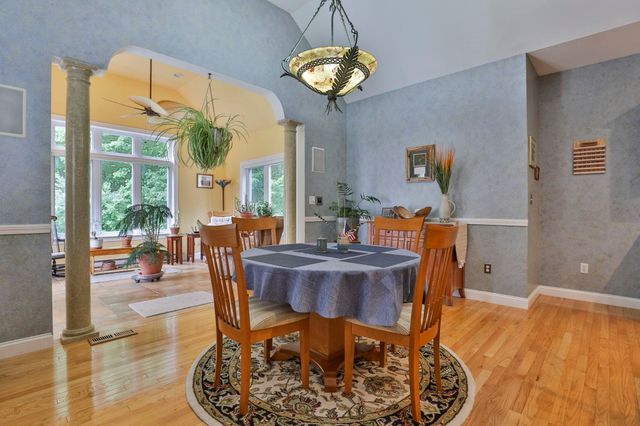 14 Hancock Drive, Bedford, NH 03110