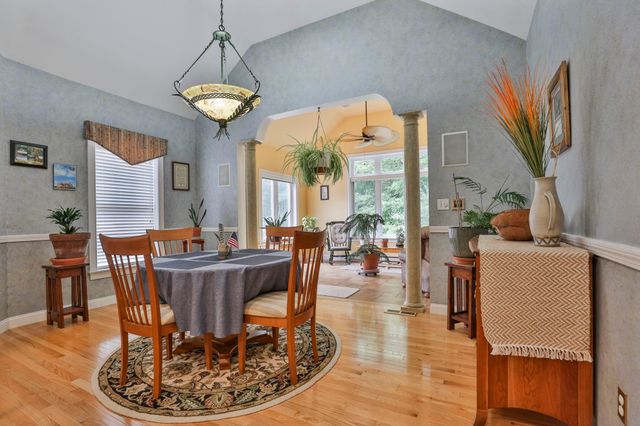 14 Hancock Drive, Bedford, NH 03110