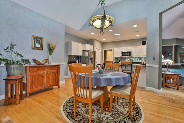 14 Hancock Drive, Bedford, NH 03110