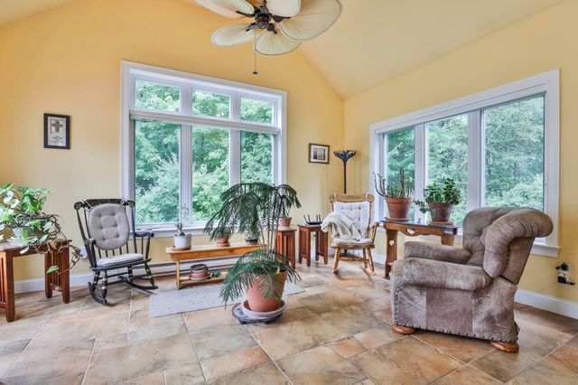 14 Hancock Drive, Bedford, NH 03110