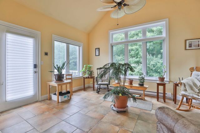 14 Hancock Drive, Bedford, NH 03110