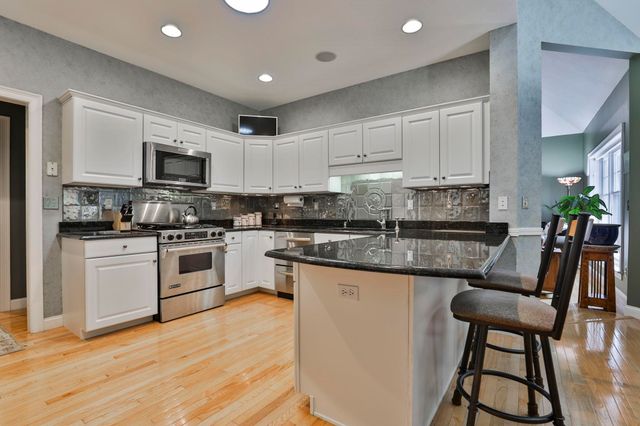 14 Hancock Drive, Bedford, NH 03110