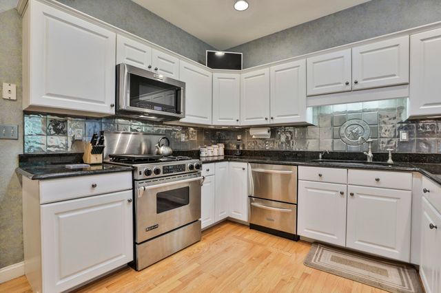 14 Hancock Drive, Bedford, NH 03110