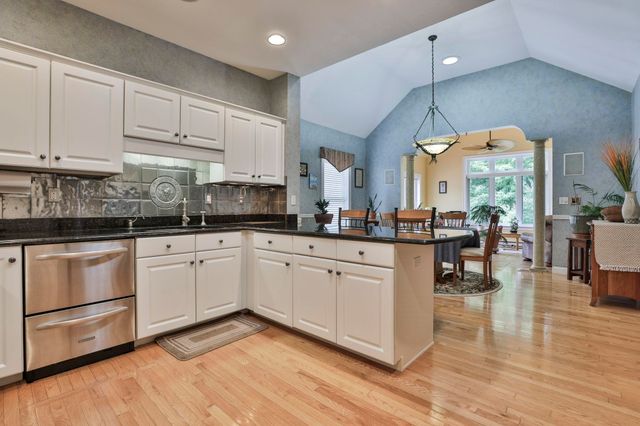 14 Hancock Drive, Bedford, NH 03110