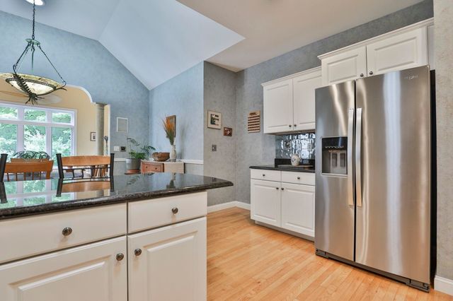 14 Hancock Drive, Bedford, NH 03110