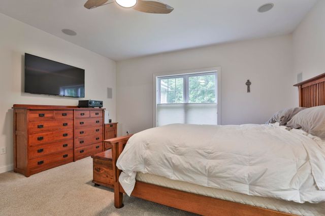 14 Hancock Drive, Bedford, NH 03110