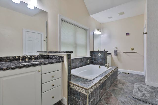 14 Hancock Drive, Bedford, NH 03110