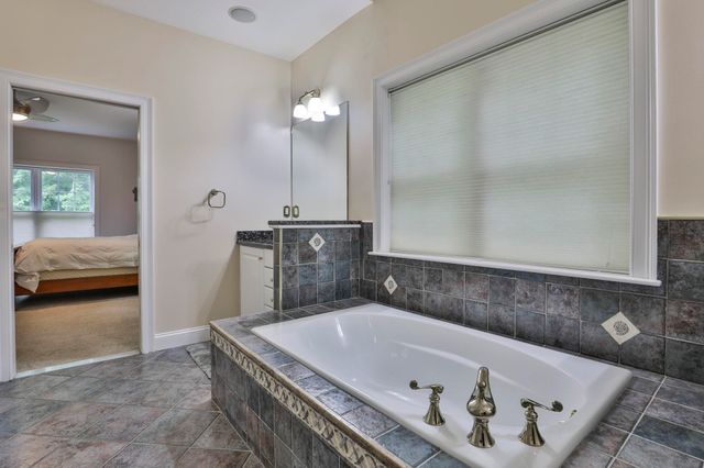 14 Hancock Drive, Bedford, NH 03110