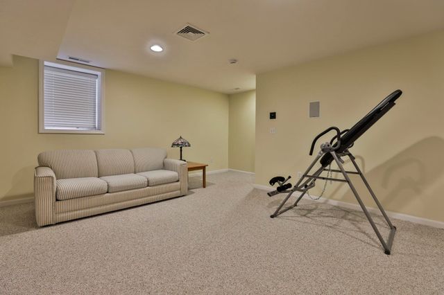 14 Hancock Drive, Bedford, NH 03110