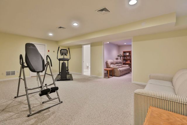 14 Hancock Drive, Bedford, NH 03110