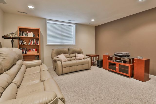 14 Hancock Drive, Bedford, NH 03110