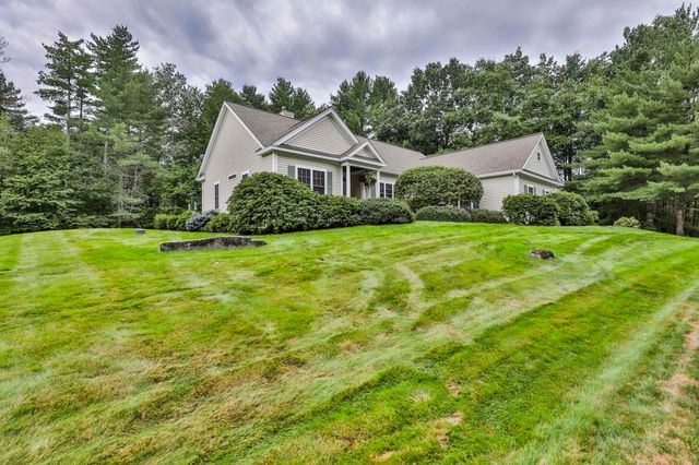 14 Hancock Drive, Bedford, NH 03110