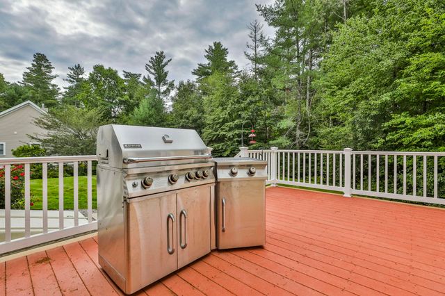 14 Hancock Drive, Bedford, NH 03110