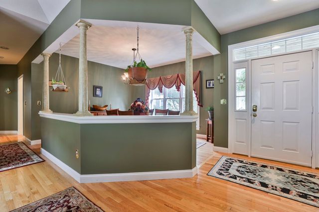 14 Hancock Drive, Bedford, NH 03110