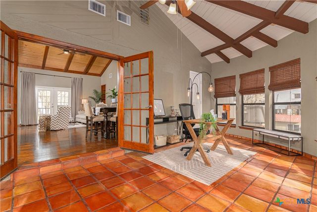 110 Lakeside Drive, Seguin, TX 78155