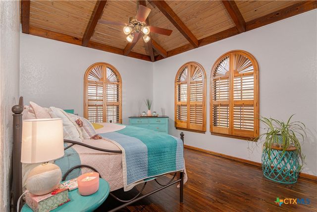 110 Lakeside Drive, Seguin, TX 78155