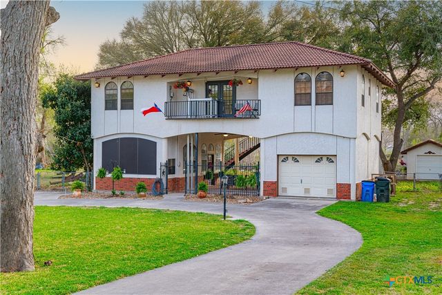 110 Lakeside Drive, Seguin, TX 78155