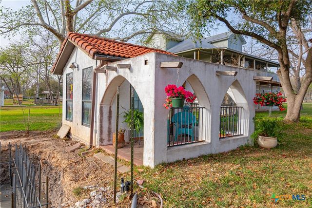 110 Lakeside Drive, Seguin, TX 78155