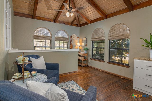 110 Lakeside Drive, Seguin, TX 78155