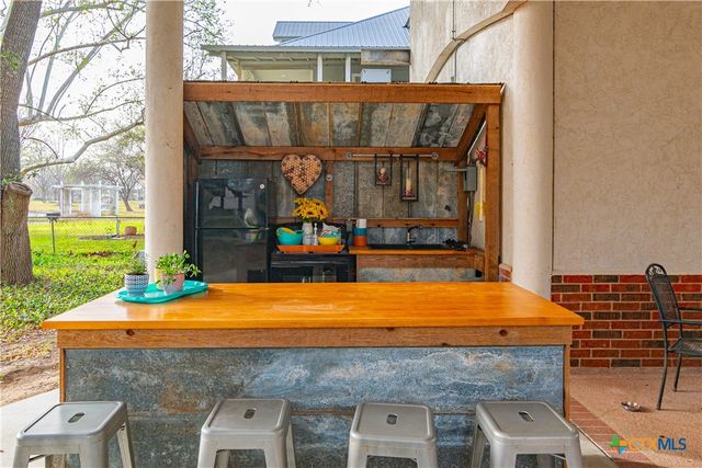 110 Lakeside Drive, Seguin, TX 78155