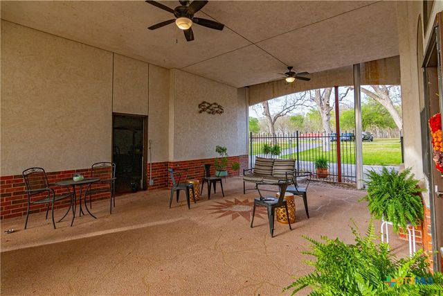 110 Lakeside Drive, Seguin, TX 78155