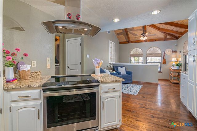 110 Lakeside Drive, Seguin, TX 78155