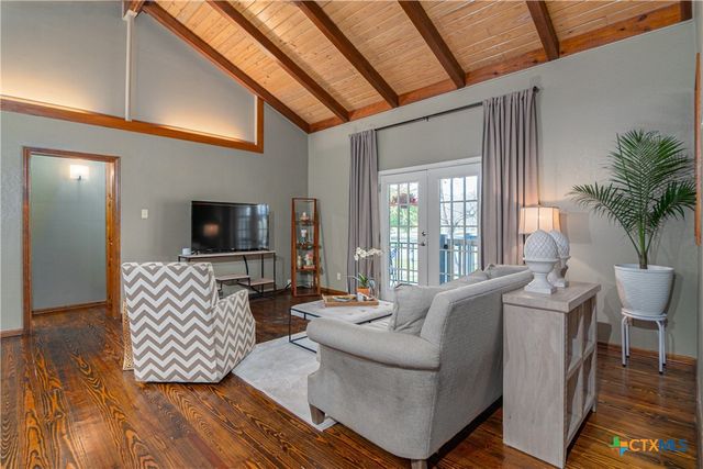 110 Lakeside Drive, Seguin, TX 78155