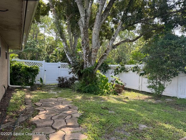 840 Cortland Avenue NW, Palm Bay, FL 32907