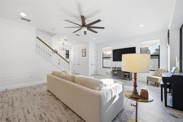 1033 WILKS AVENUE, Orlando, FL 32809