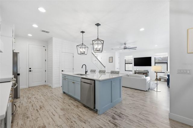 1033 WILKS AVENUE, Orlando, FL 32809