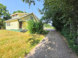 7046 N Dort Highway, Genesee Charter Township, MI 48458