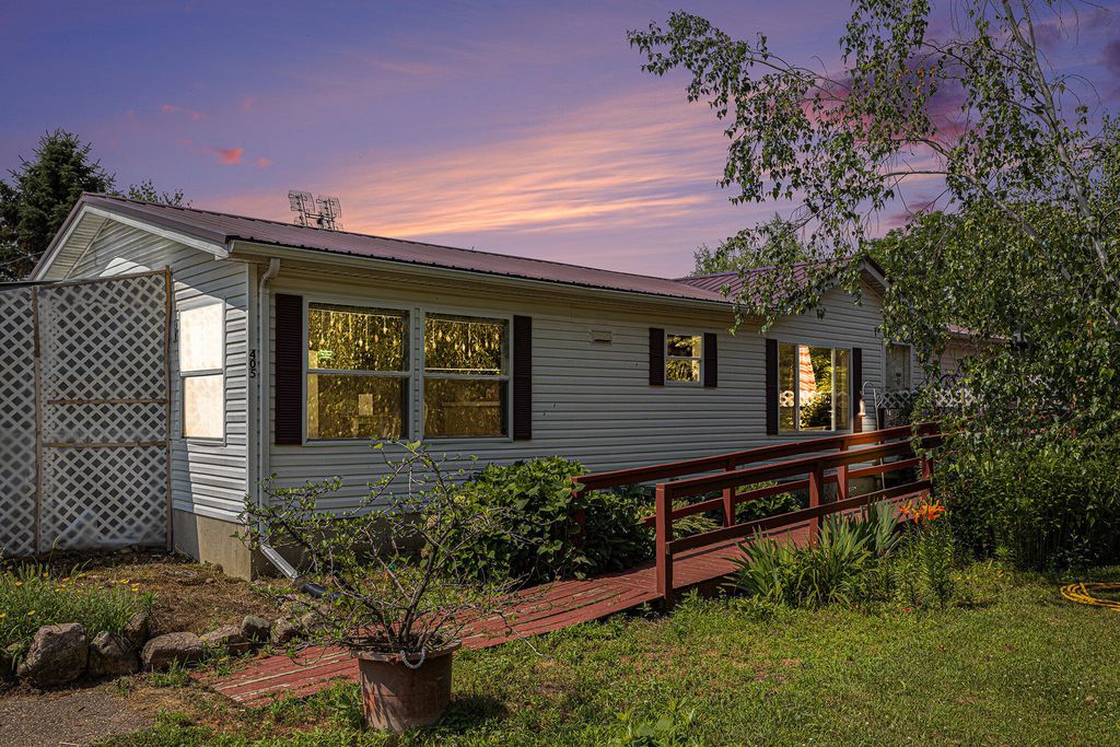 405 W Osborne Road, Delton, MI 49046