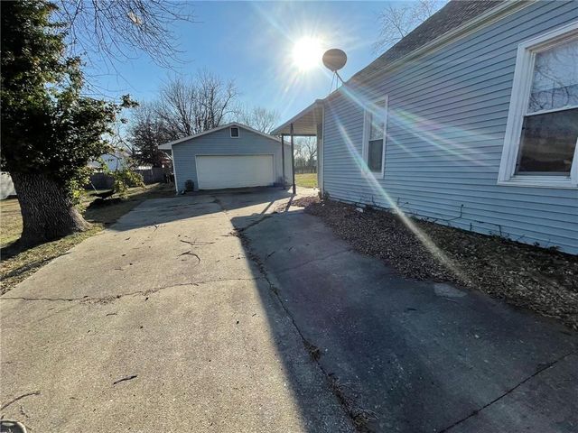 724 E Clinton Street, Clinton, MO 64735