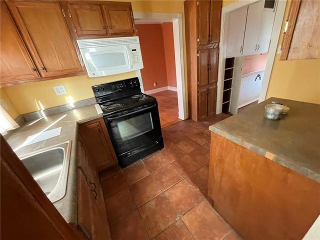 724 E Clinton Street, Clinton, MO 64735