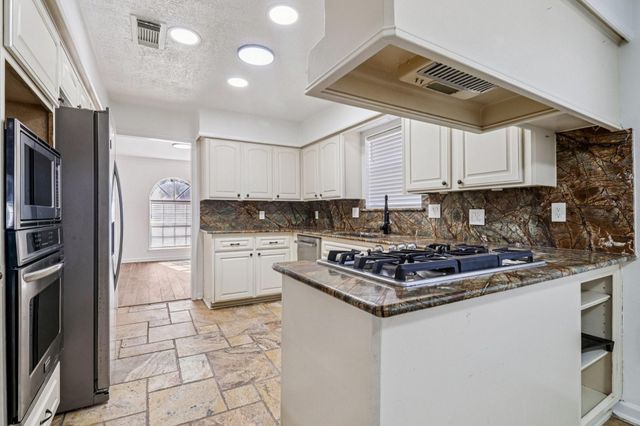 7114 Bayou Forest Drive, Houston, TX 77088