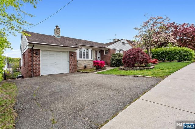 40 17th Avenue, Elmwood Park, NJ 07407