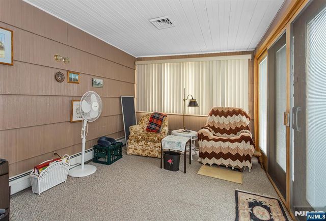 40 17th Avenue, Elmwood Park, NJ 07407