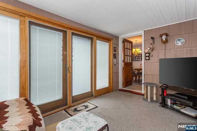 40 17th Avenue, Elmwood Park, NJ 07407