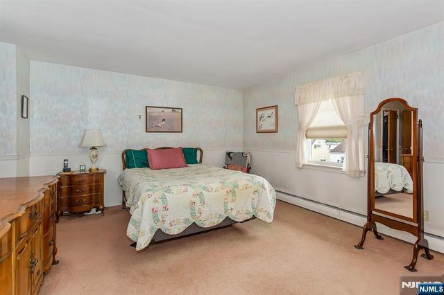 40 17th Avenue, Elmwood Park, NJ 07407