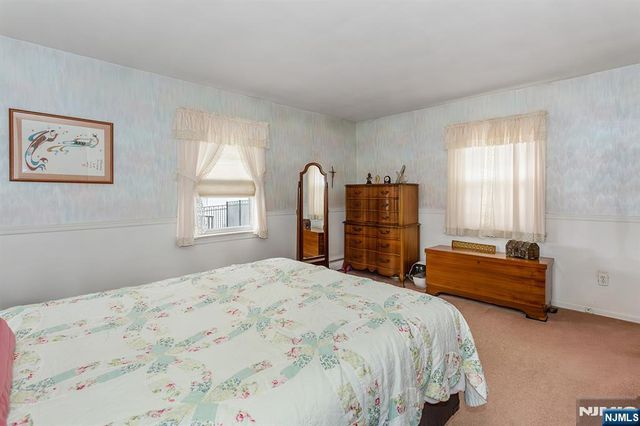 40 17th Avenue, Elmwood Park, NJ 07407