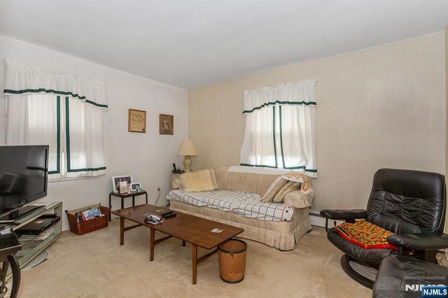 40 17th Avenue, Elmwood Park, NJ 07407