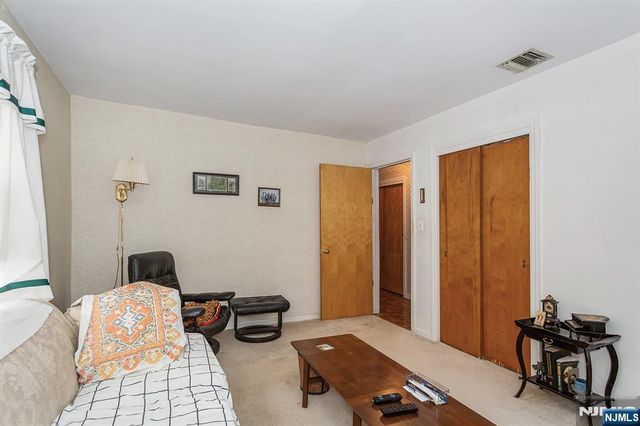 40 17th Avenue, Elmwood Park, NJ 07407