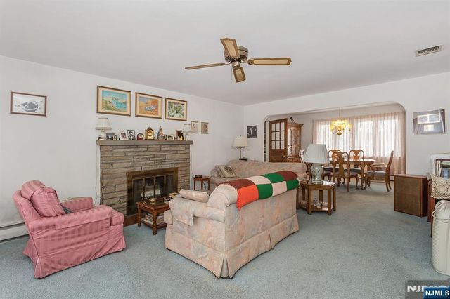 40 17th Avenue, Elmwood Park, NJ 07407