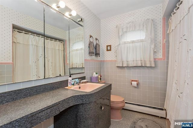 40 17th Avenue, Elmwood Park, NJ 07407