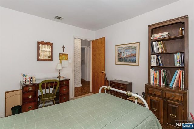 40 17th Avenue, Elmwood Park, NJ 07407